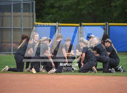 Thumbnail 3 in Klein Oak vs Klein photogallery.