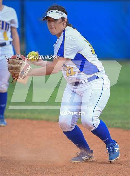 Thumbnail 3 in Klein Oak vs Klein photogallery.