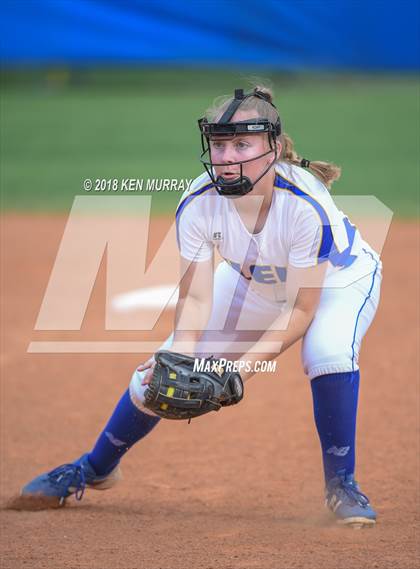 Thumbnail 2 in Klein Oak vs Klein photogallery.
