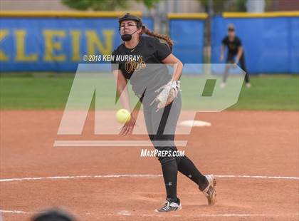 Thumbnail 2 in Klein Oak vs Klein photogallery.