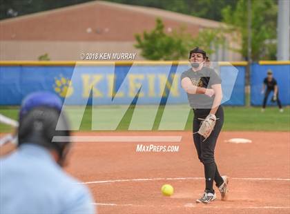 Thumbnail 1 in Klein Oak vs Klein photogallery.