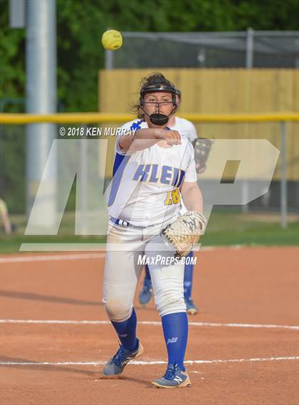 Thumbnail 2 in Klein Oak vs Klein photogallery.