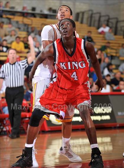Thumbnail 2 in Ocean View vs. King (Nike Extravaganza) photogallery.