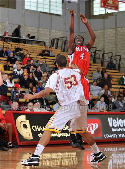 Thumbnail 3 in Ocean View vs. King (Nike Extravaganza) photogallery.