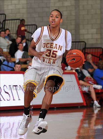 Thumbnail 1 in Ocean View vs. King (Nike Extravaganza) photogallery.
