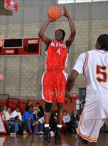 Thumbnail 1 in Ocean View vs. King (Nike Extravaganza) photogallery.