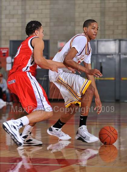 Thumbnail 2 in Ocean View vs. King (Nike Extravaganza) photogallery.