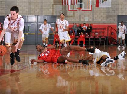 Thumbnail 3 in Ocean View vs. King (Nike Extravaganza) photogallery.