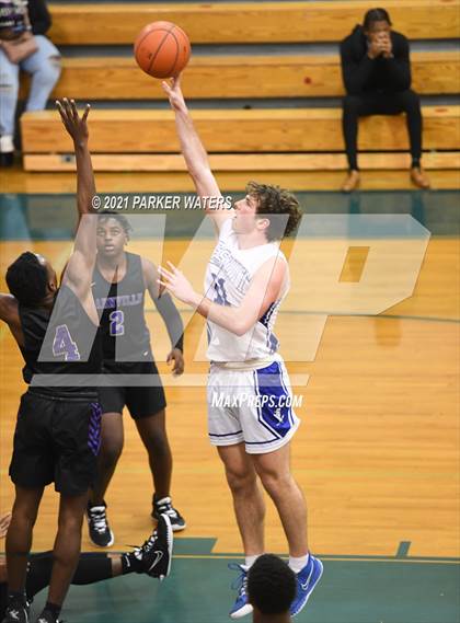 Thumbnail 3 in Jesuit vs Hahnville (Country Day Classic) photogallery.
