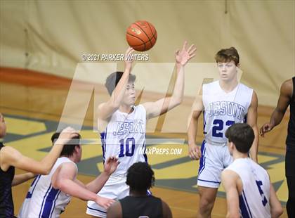 Thumbnail 2 in Jesuit vs Hahnville (Country Day Classic) photogallery.