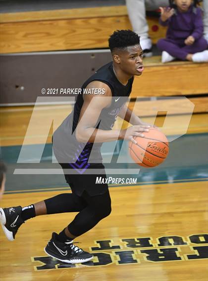 Thumbnail 3 in Jesuit vs Hahnville (Country Day Classic) photogallery.
