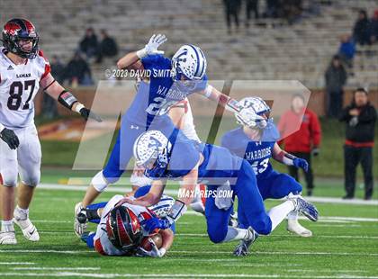 Thumbnail 1 in Valle Catholic vs. Lamar (MSHSAA Class 2 Championship) photogallery.