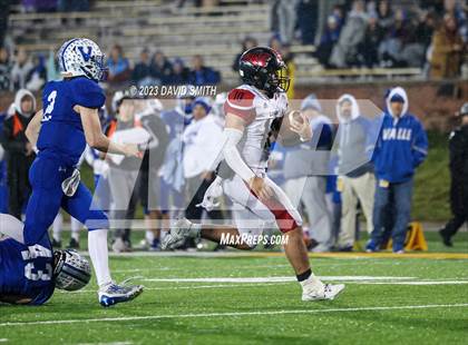 Thumbnail 2 in Valle Catholic vs. Lamar (MSHSAA Class 2 Championship) photogallery.