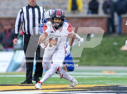 Thumbnail 2 in Valle Catholic vs. Lamar (MSHSAA Class 2 Championship) photogallery.