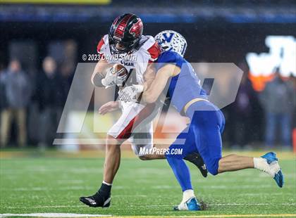 Thumbnail 3 in Valle Catholic vs. Lamar (MSHSAA Class 2 Championship) photogallery.