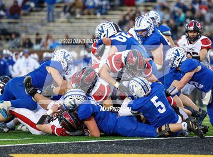 Thumbnail 3 in Valle Catholic vs. Lamar (MSHSAA Class 2 Championship) photogallery.