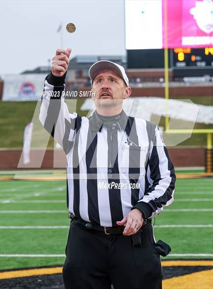 Thumbnail 3 in Valle Catholic vs. Lamar (MSHSAA Class 2 Championship) photogallery.