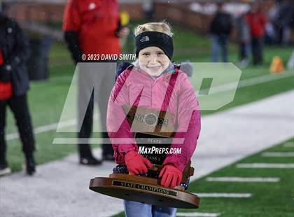 Thumbnail 3 in Valle Catholic vs. Lamar (MSHSAA Class 2 Championship) photogallery.