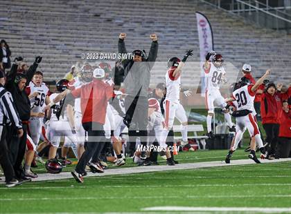 Thumbnail 1 in Valle Catholic vs. Lamar (MSHSAA Class 2 Championship) photogallery.
