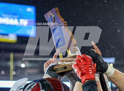Thumbnail 3 in Valle Catholic vs. Lamar (MSHSAA Class 2 Championship) photogallery.