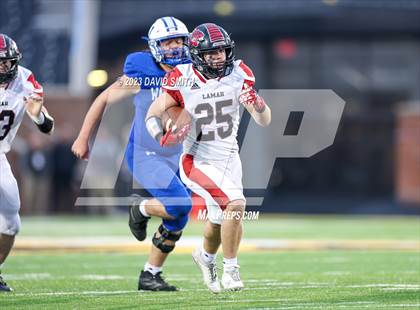 Thumbnail 2 in Valle Catholic vs. Lamar (MSHSAA Class 2 Championship) photogallery.