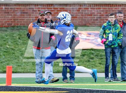Thumbnail 2 in Valle Catholic vs. Lamar (MSHSAA Class 2 Championship) photogallery.