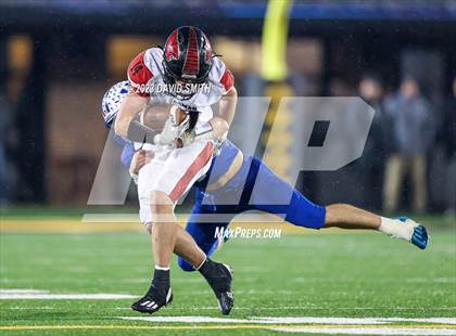 Thumbnail 2 in Valle Catholic vs. Lamar (MSHSAA Class 2 Championship) photogallery.