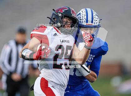 Thumbnail 3 in Valle Catholic vs. Lamar (MSHSAA Class 2 Championship) photogallery.