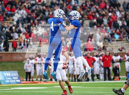 Thumbnail 3 in Valle Catholic vs. Lamar (MSHSAA Class 2 Championship) photogallery.