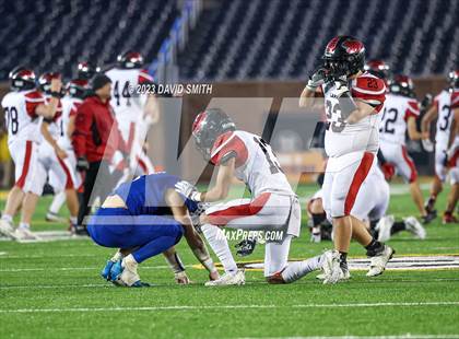 Thumbnail 3 in Valle Catholic vs. Lamar (MSHSAA Class 2 Championship) photogallery.