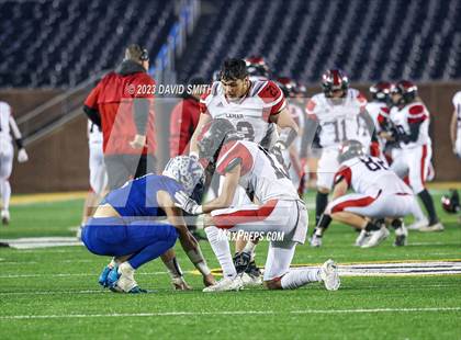 Thumbnail 1 in Valle Catholic vs. Lamar (MSHSAA Class 2 Championship) photogallery.