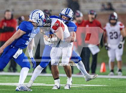 Thumbnail 3 in Valle Catholic vs. Lamar (MSHSAA Class 2 Championship) photogallery.