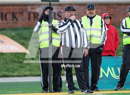 Thumbnail 2 in Valle Catholic vs. Lamar (MSHSAA Class 2 Championship) photogallery.