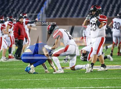Thumbnail 2 in Valle Catholic vs. Lamar (MSHSAA Class 2 Championship) photogallery.