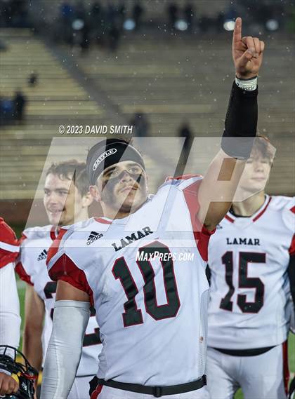 Thumbnail 2 in Valle Catholic vs. Lamar (MSHSAA Class 2 Championship) photogallery.
