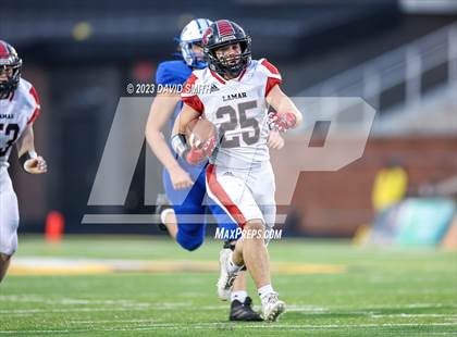 Thumbnail 3 in Valle Catholic vs. Lamar (MSHSAA Class 2 Championship) photogallery.