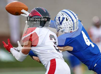 Thumbnail 1 in Valle Catholic vs. Lamar (MSHSAA Class 2 Championship) photogallery.