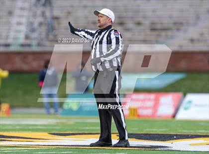 Thumbnail 3 in Valle Catholic vs. Lamar (MSHSAA Class 2 Championship) photogallery.