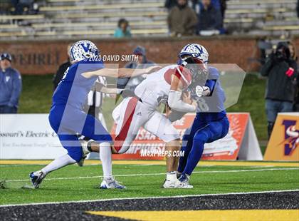 Thumbnail 3 in Valle Catholic vs. Lamar (MSHSAA Class 2 Championship) photogallery.