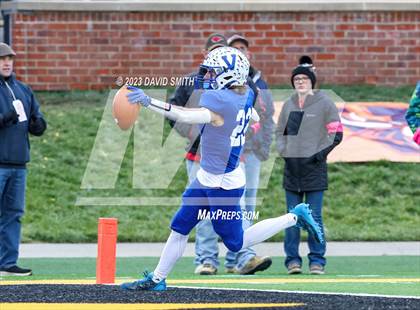 Thumbnail 3 in Valle Catholic vs. Lamar (MSHSAA Class 2 Championship) photogallery.