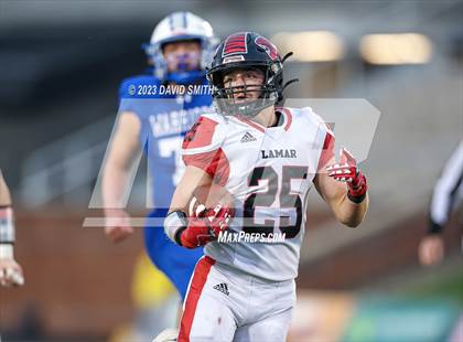 Thumbnail 1 in Valle Catholic vs. Lamar (MSHSAA Class 2 Championship) photogallery.