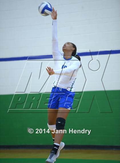 Thumbnail 3 in Saddleback Valley Christian vs. Xavier Prep (Durango Fall Classic) photogallery.