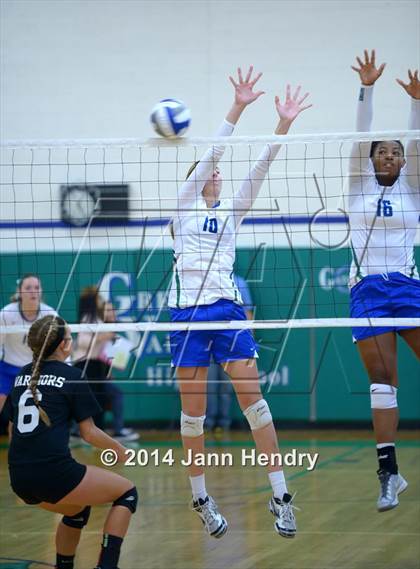 Thumbnail 2 in Saddleback Valley Christian vs. Xavier Prep (Durango Fall Classic) photogallery.