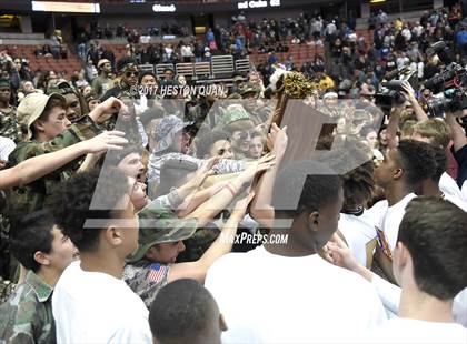 Thumbnail 3 in Bishop Montgomery vs. Mater Dei (CIF-SS Open Final) photogallery.