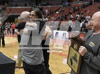 Thumbnail 2 in Bishop Montgomery vs. Mater Dei (CIF-SS Open Final) photogallery.