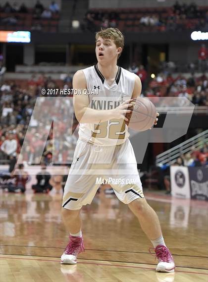 Thumbnail 3 in Bishop Montgomery vs. Mater Dei (CIF-SS Open Final) photogallery.