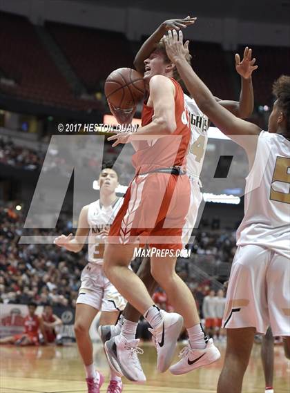 Thumbnail 1 in Bishop Montgomery vs. Mater Dei (CIF-SS Open Final) photogallery.