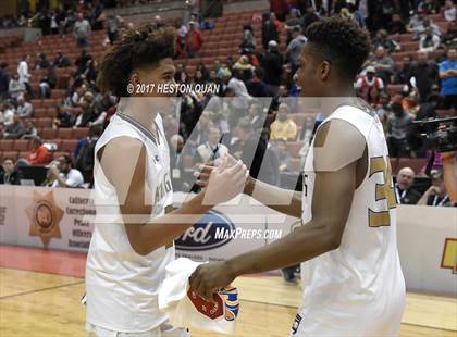 Thumbnail 3 in Bishop Montgomery vs. Mater Dei (CIF-SS Open Final) photogallery.