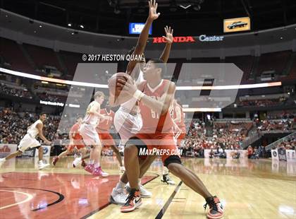 Thumbnail 2 in Bishop Montgomery vs. Mater Dei (CIF-SS Open Final) photogallery.