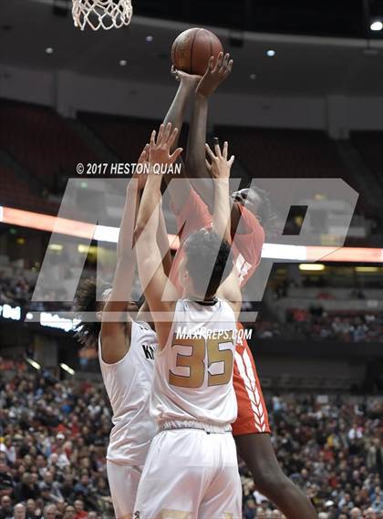 Thumbnail 2 in Bishop Montgomery vs. Mater Dei (CIF-SS Open Final) photogallery.